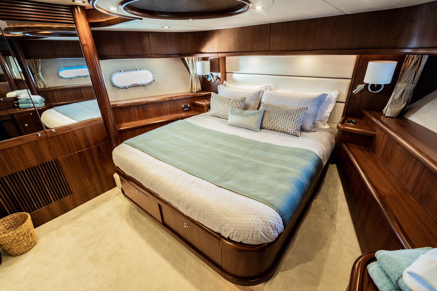 yacht that sleeps 20