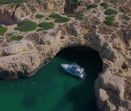 Experimente a costa de Albufeira a partir de um iate de luxo 1