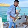 Saxofonista num iate privado em Vilamoura, no Algarve