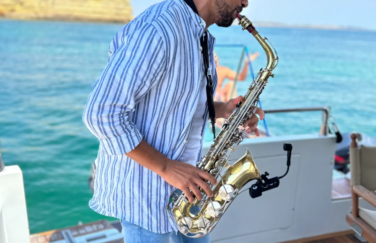 Saxofonista num iate privado em Vilamoura, no Algarve