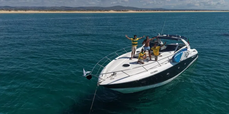Melhores Passeios de Iate para Famílias no Algarve