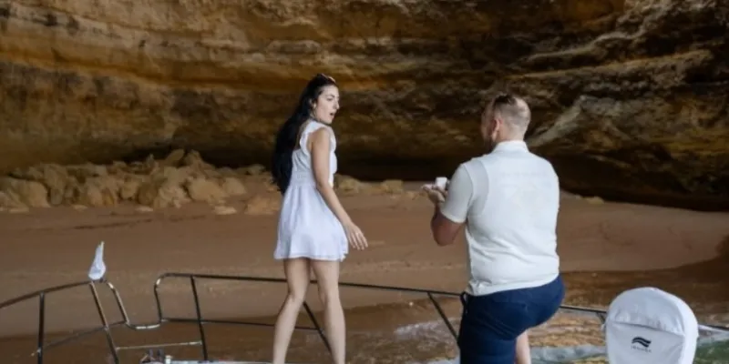 Plan a marriage proposal on a yacht