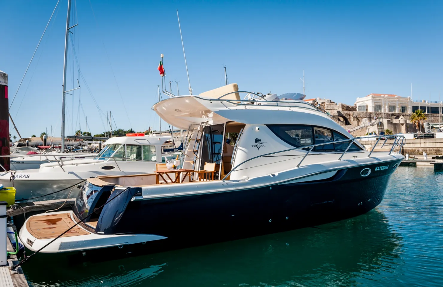 Katerina Yacht Charter Cascais