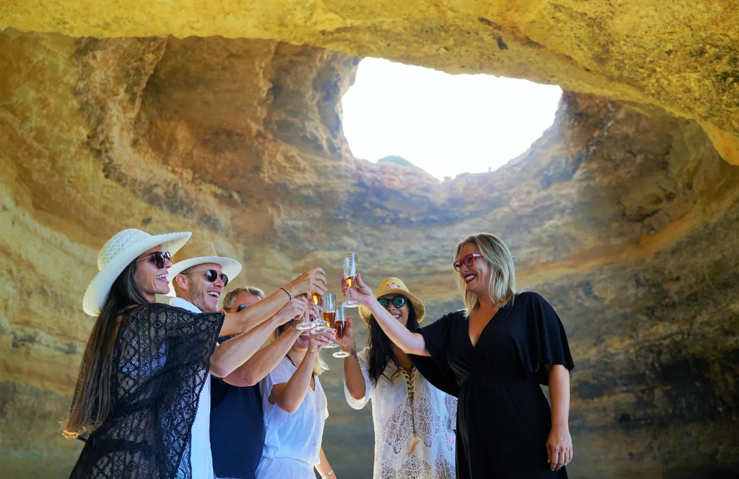 Visite a Gruta de Benagil no Algarve