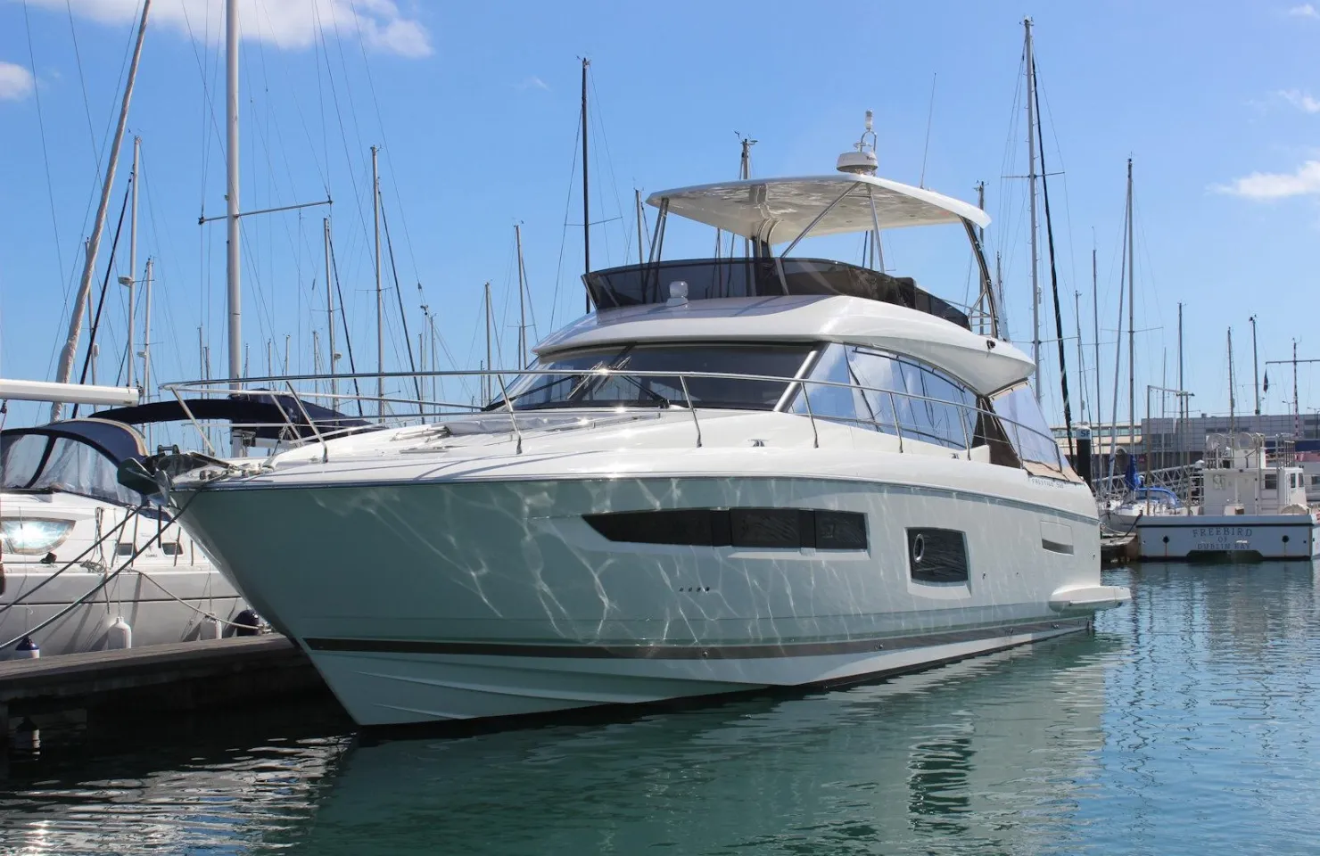 Iate Prestige para venda em Vilamoura
