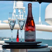 Férias de barco no Algarve - Charter de iates com champanhe