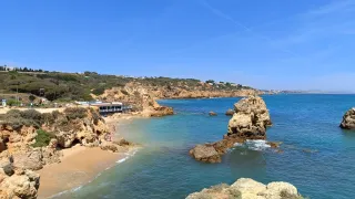 Passeio de barco de grupo de dia inteiro no Algarve