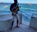 Saxofone ao vivo na água 3