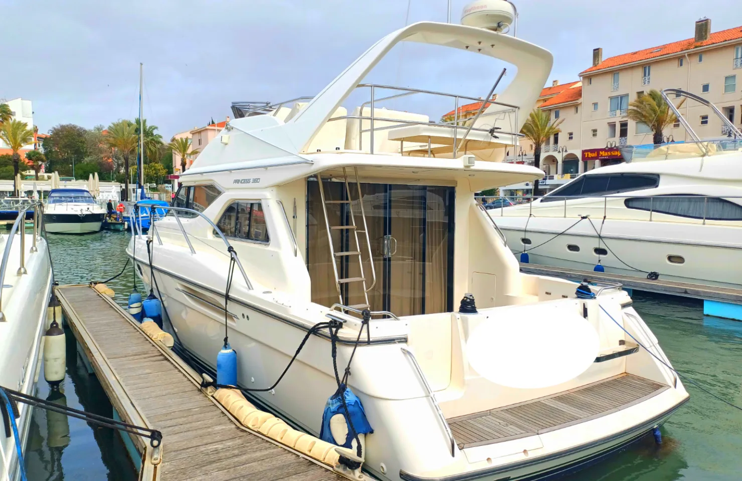 PARA VENDA: Princess 360 Flybridge