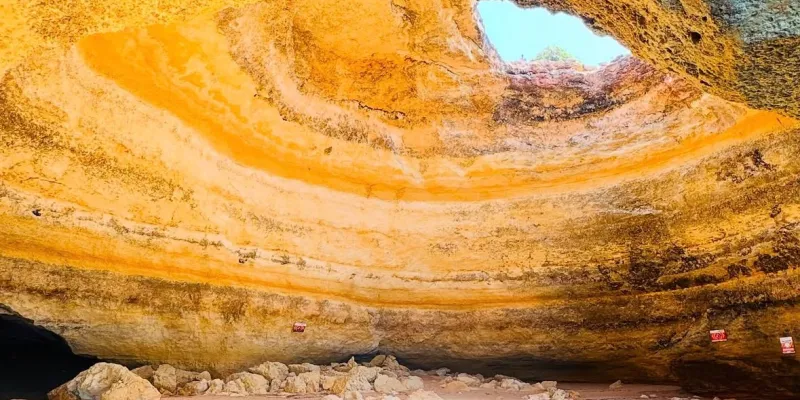 Gruta de Benagil: Iate, Barco, Caiaque ou SUP?
